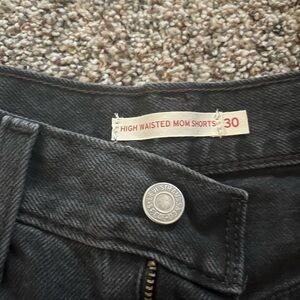 Levi's High Waisted Mom Shorts - Black